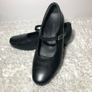 Kumfs black Euro size 37 Mary Jane style shoes